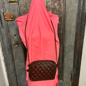Vintage 70s 80s brown basketweave leather? purse small boho/hippie crossbody
